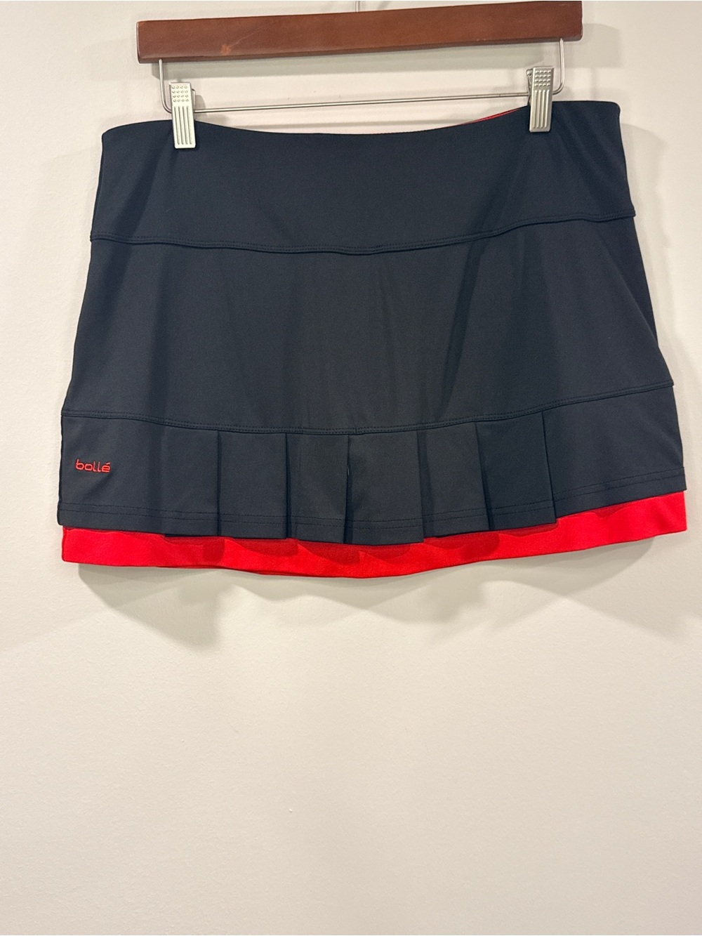 bolle Womens Black with Red Trim Pleated Sports Skort Size L